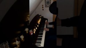 Piano with closed eyes Comptine d'un autre été: L'après midi (Yann Tiersen)