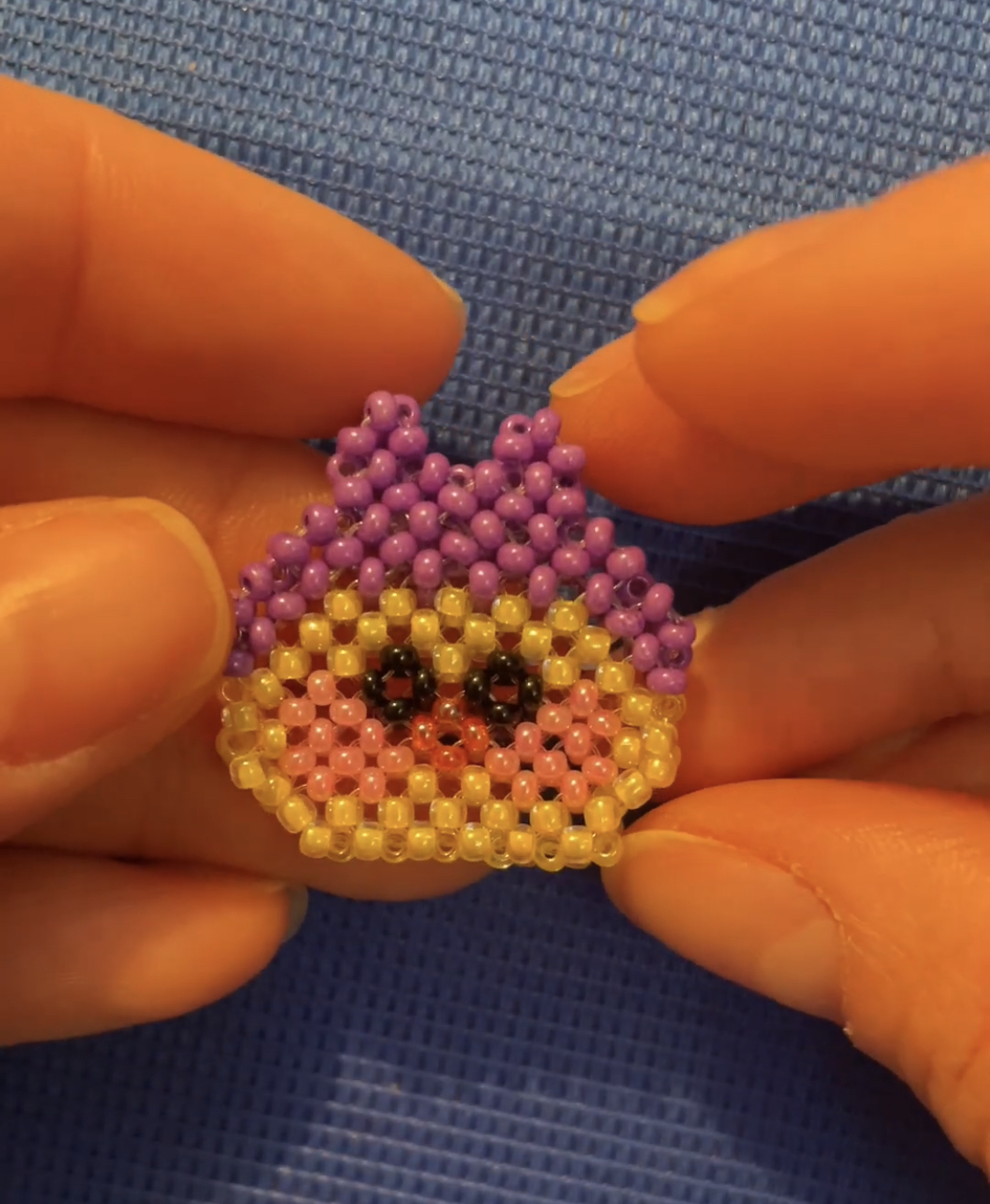 Да да фан фан из бисера Фигкрка в технике крестик смотреть онлайн