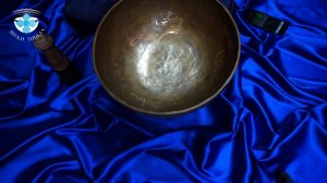 Тибетская поющая чаша с гравировкой 26 см. 129 Гц. нота До. Звук поющих чаш. 