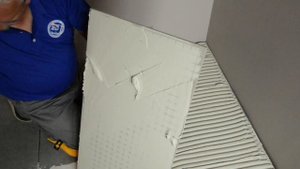 ПРИНЦИПЫ НАНЕСЕНИЯ ПЛИТОЧНОГО КЛЕЯ Как правильно укладывать плитку