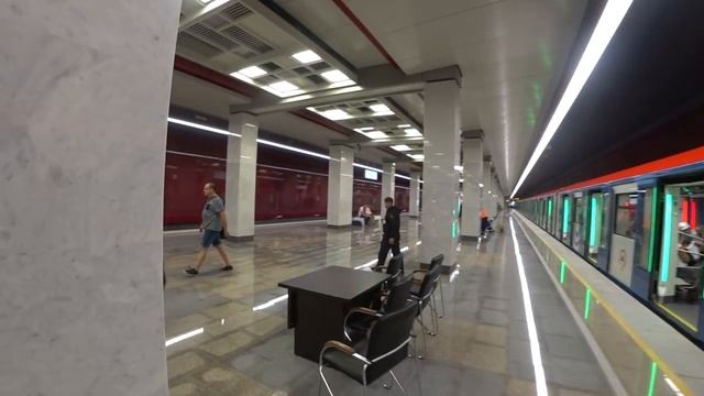 Первые минуты открытия станции метро "Коммунарка"