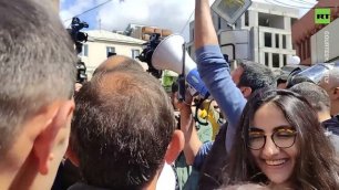 Anti-govt Armenian protesters scuffle with police