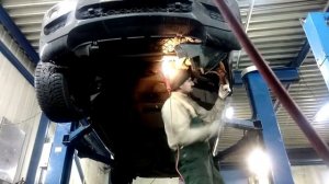 BMW X5 е70 Замена переднего нижнего рычага.