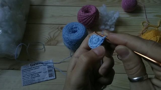 Самая дешёвая пряжа - Карачаевская/Кавказская и еще как-то. Вяжу игрушку.
