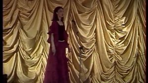 Заслуженная артистка Калмыкии Татьяна Бузылёва , народные цыганские песни.