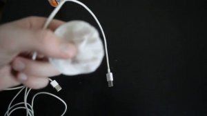 Как очистить белый провод от наушников зарядки мышки