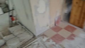 Демонтаж полов в доме 504 серии.