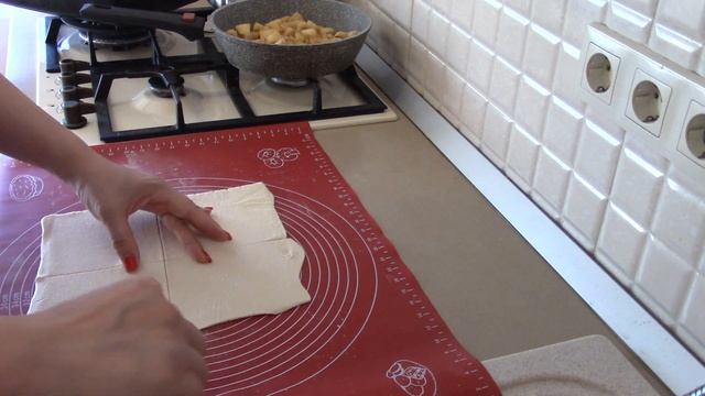 ВКУСНЫЕ БУЛОЧКИ С ЖАРЕНЫМИ ЯБЛОКАМИ И КОРИЦЕЙ