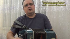 Над рекою расстилается туман