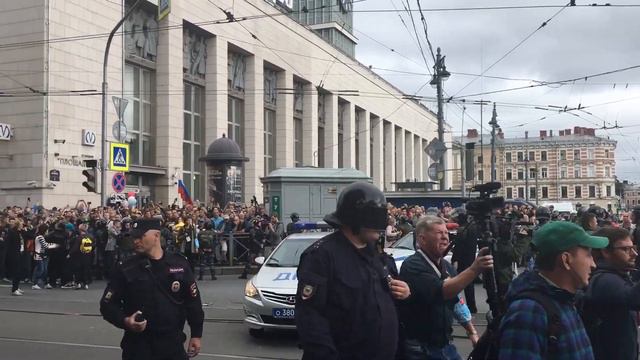 Задержание за российский флаг смотреть онлайн