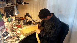 Подлокотник с беспроводной зарядкой в авто
