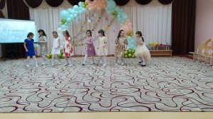 Вход на утренник 8 марта, подготовительная группа "Гномики"