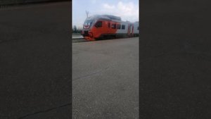 Рельсовый автобус РА 3 прибывает и отправляется со станции набережные челны.