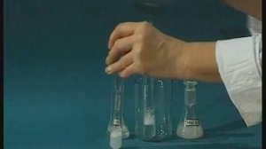 Опыты по химии. Отношение мыла и синтетических моющих средств к растворам сильных минеральных кисло