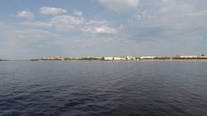 Из Архангельска в Соломбалу на теплоходе. Город с реки. Северная Двина. 22.07.2022