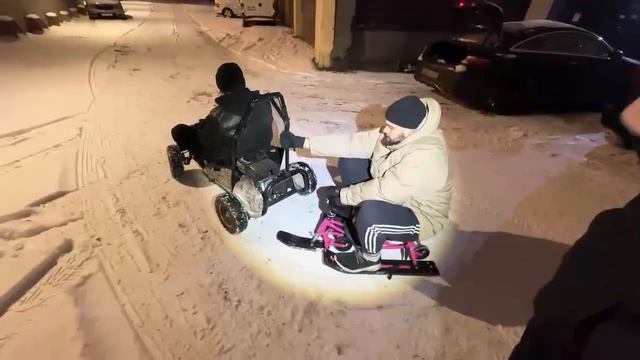 ХАЗЯЕВА УСТРОИЛИ ЗИМНИЙ ДРИФТ НА САНКАХ! I paradeev1ch, Danila_Gorilla, frametamer, Exileshow смотреть онлайн