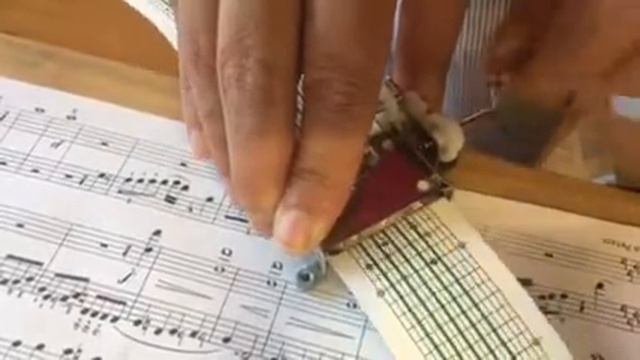 Manivela 15 notas, melodía "5000 candles". 15 notes mechanism. смотреть онлайн