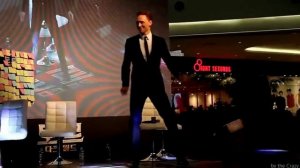 Локи танцует под разную музыку