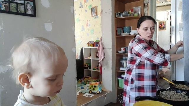 Отмечаем праздник, настроение отличное! Вышли наконец-то на улицу.