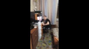 Застал сына за дро...