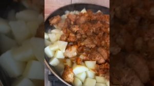 Тушеный картофель со свининой