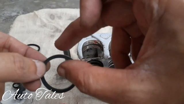 How To Repair Jammed Disc Brake Pistons Of Motorcycle смотреть онлайн