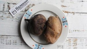 Картофельный салат со свеклой, луком, свежими и солеными огурцами