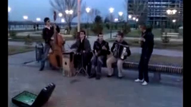 Сельские резиденты - парни отжигают смотреть онлайн