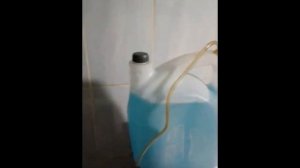 Лохотрон  Как сделать насос без электричества из канистры