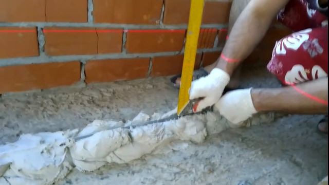 Как установить маяки на пол для стяжки? Как сделать стяжку?