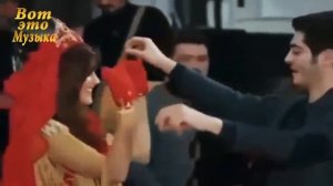 потому что влюблена песня