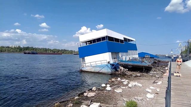 Правобережная набережная Енисея около Торгового центра. Красноярск