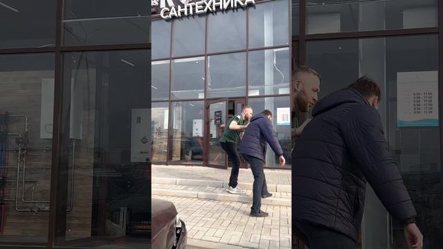 Тот случай, когда твой постоянник проходит мимо