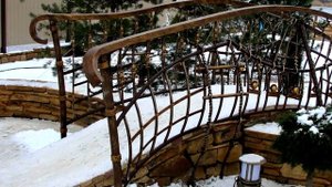 Декоративный кованый мостик в саду на даче, красивый дизайн, идеи, изготовление в Днепропетровске