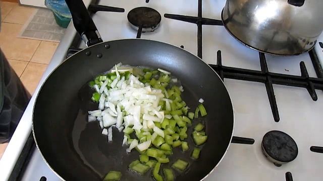 Яичница с помидорами - Вкусная Шакшука.