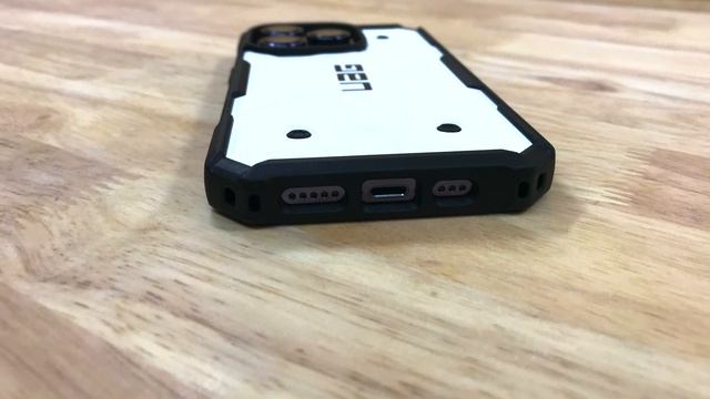 UAG Pathfinder for iPhone 14 Pro смотреть онлайн