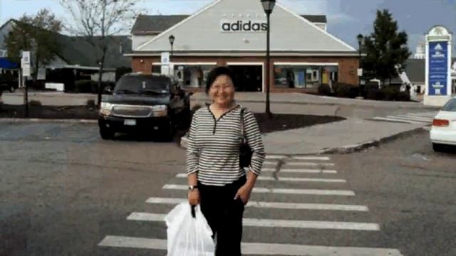 Woodbury Common Outlet Mall смотреть онлайн