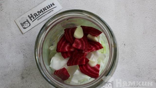 Маринованная капуста Пелюстка со свеклой быстрого приготовления