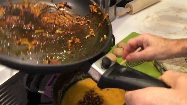 Тыквенный суп-пюре и чапати.