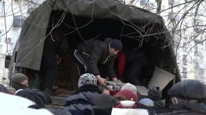 Для жителей города Рубежное в ЛНР гуманитарную помощь оставляют прямо у подъездов