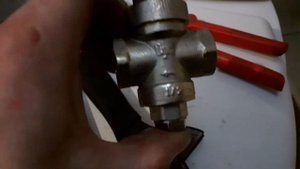 Из за чего может упасть давление воды в системе