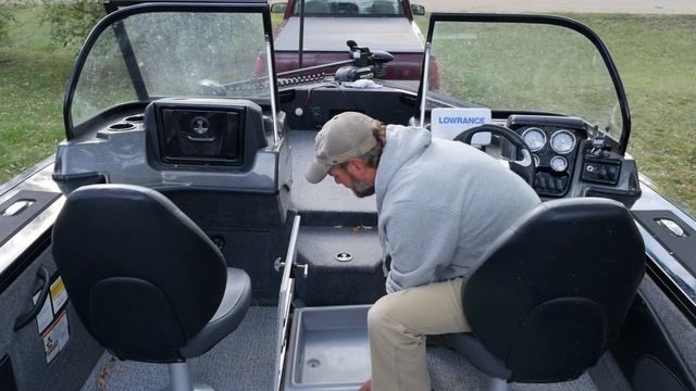 TRACKER TARGA V-18 WT Review - What the F*CK Were They Thinking?!