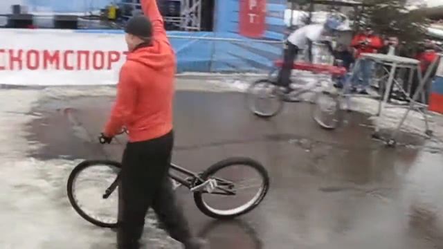 Горнолыжный праздник для семьи на Воробьёвых Горах смотреть онлайн