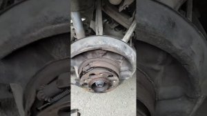 Мерседес w202 стук ножного тормоза регулировка колодок