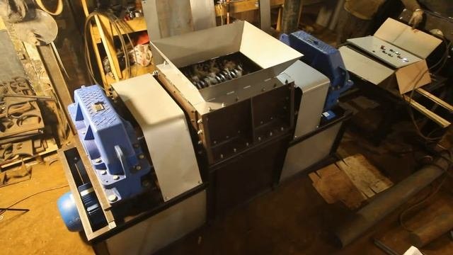 Шредер двухвальный ШДВ-600 - измельчение ПП мешков и отходов древесины