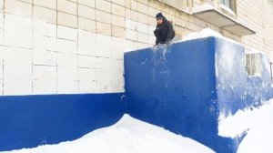 Прыгаем с 2х метровой высоты/прыгаем в снег/зимние забавы