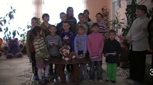 Экспромт-концерт детей из приюта г.Свердловска.