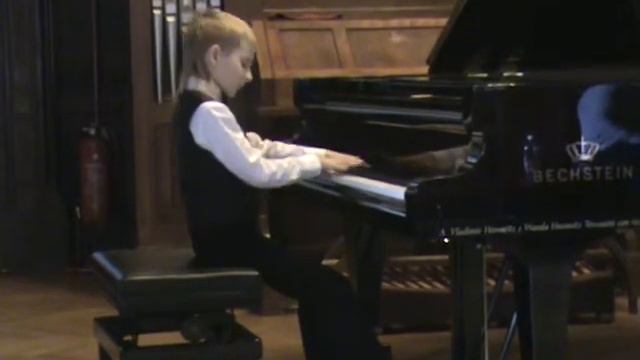 Alexander Denisov plays S.Prokofiev Vision Fugitives op,22 №№17,10,5. Milan, Piano Talents 2013 смотреть онлайн