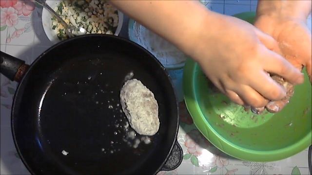 мясные зразы с начинкой из яиц с луком