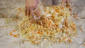 Квашеная капуста на зиму в банках. Наш семейный простой  рецепт!